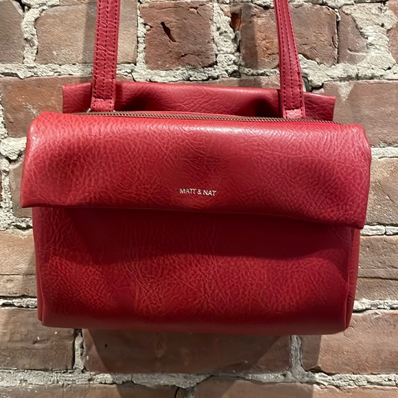 Red Matt & Nat vegan leather crossbody purse - Picture 1 of 7